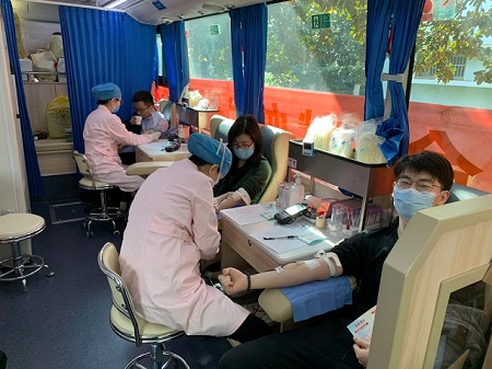合肥院开展职工无偿献血活动-2-450.jpg 合肥院开展职工无偿献血活动-2-450.jpg